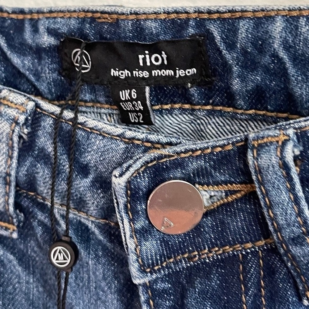 Missguided Riot High Rise Mom Jeans Mid Blue Distressed Ripped Size US 2 - Picture 3 of 7